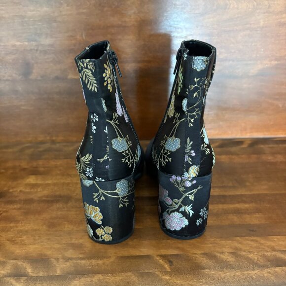 Bar III Gatlin Women's Round Toe Ankle Boots Black Versailles Flowers Size 8 - Picture 3 of 7